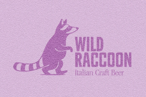 Logo del birrificio Wild Raccoon con il disegno di un procione su fondo rosa | Topbeer